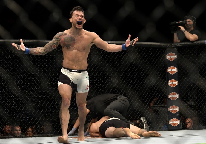 Alberto Miná x Mike Pyle UFC (Foto: Getty Images)
