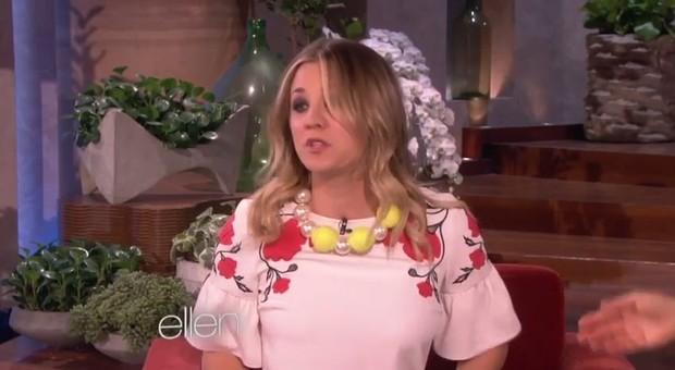 Kaley Cuoco no programa da Ellen  (Foto: Video/Reprodução)