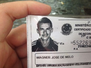 Wagner José morreu após segurar em fio, na Muribeca (Foto: Débora Soares /  G1)