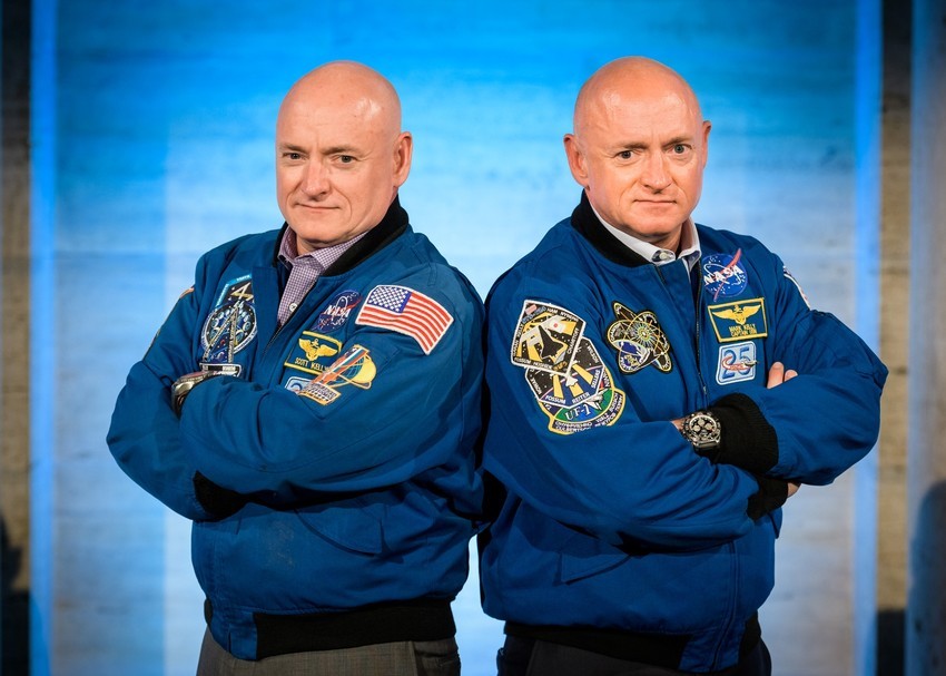 Scott e Mark Kelly, os irmãos gêmeos analisados pela Nasa (Foto: Nasa)