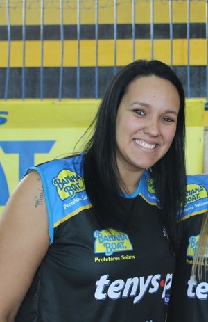 Ju Costa, a ponteira Isabela Paquiardi e a central Letícia Hage, atletas do Praia Clube (Foto: Reprodução/TV Integração)