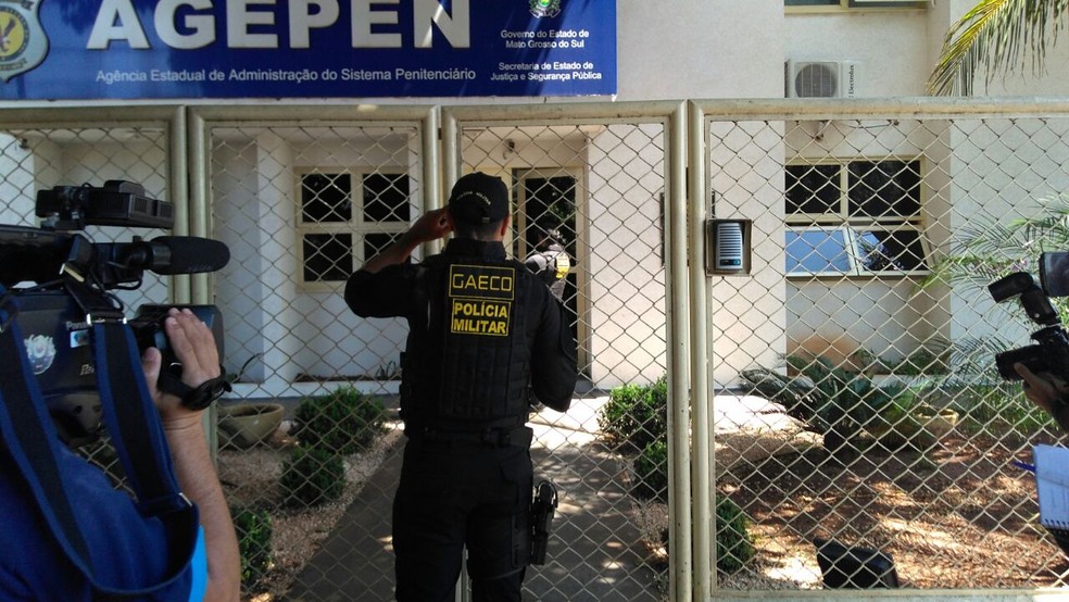 Gaeco na Agepen, em opera&ccedil;&atilde;o realizada em 27 de janeiro de 2017 (Foto: Osvaldo N&oacute;brega/ TV Morena)