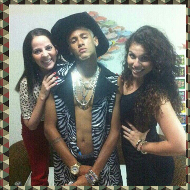 Roberta Apratti posa com Neymar em sua festa à fantasia (Foto: Reprodução/Instagram)