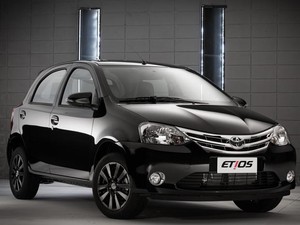 Toyota Etios Platinum 2015 (Foto: Divulgação)