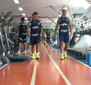 Cristaldo volta, e elenco palmeirense passa manhã na academia nesta 4ª