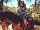 Adriane Galisteu posta foto do filho andando a cavalo