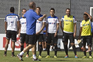 Guilherme volta, e Mano relaciona 22 jogadores para duelo com o Botafogo
