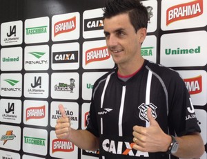Danilinho veste a camisa do Figueirense (Foto: Renan Koerich, globoesporte.com)