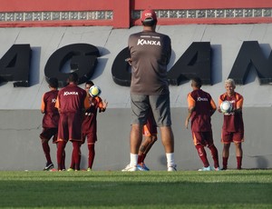 Eduardo Souza ainda não definiu o CRB para o jogo contra o São Paulo (Foto: Caio Lorena / GloboEsporte.com)