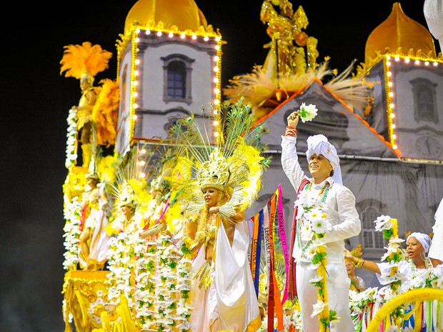 Escola Jucutuquara foi a primeira a desfilar no grupo especial A do carnaval de Vitória. (Foto: Weliton Aiolfi/ G1)