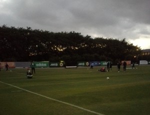 Alberto comanda treino até faltar luz e cobra muito do elenco do Palmeiras