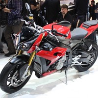 BMW mostra S 1000 R
e R 1200 R no início
do Salão de Milão (Rafael Miotto/G1)