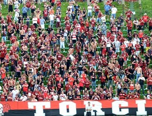 Torcida do Atlético-PR no Ecoestádio Janguito (Foto: Site oficial do Atlético-PR/Divulgação)
