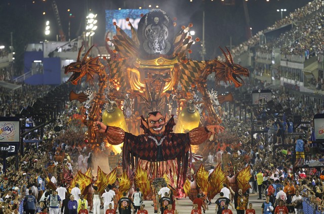 Desfile redondo e sem sobressaltos deixa o Salgueiro no p&aacute;reo