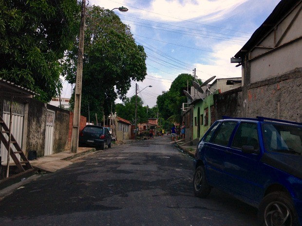 Assassinato ocorreu em rua no bairro Zumbi  (Foto: Jamile Alves/G1 AM)