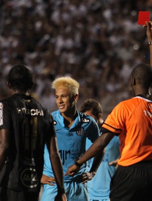 Neymar expulsão Ponte Preta x Santos (Foto: GUSTAVO MAGNUSSON/FOTOARENA/ESTADÃO CONTEÚDO)