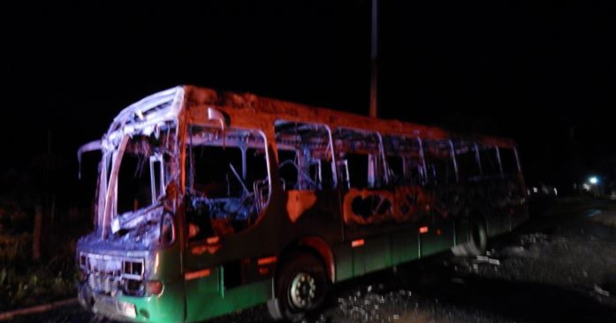 Casa de PM é atacada com coquetel molotov e ônibus, incendiado ... - Globo.com