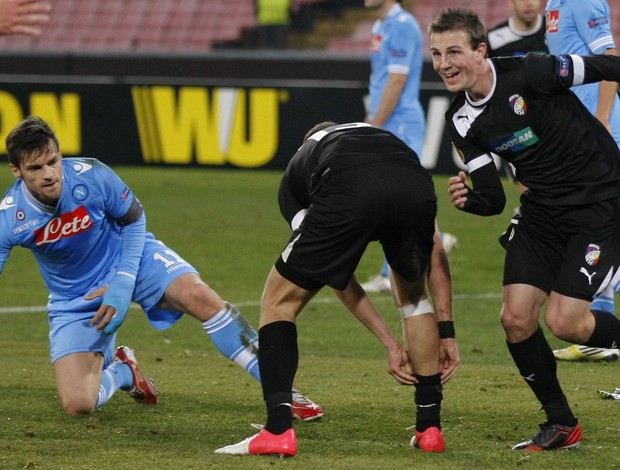 Vladimir Darida comemora gol do Vikoria Plsen sobre o Napoli (Foto: AFP)