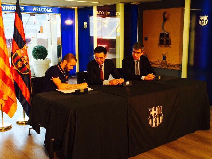 Aleix Vidal apresentação Barcelona (Foto: Reprodução/Twitter)