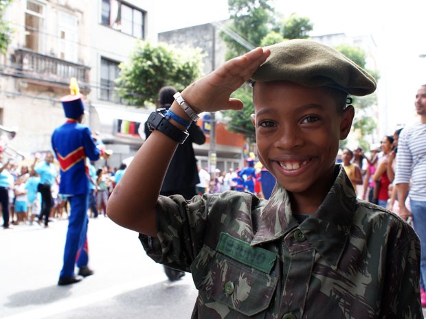 Bruno William diz quer ser sargento, igual o pai. (Foto: Egi Santana/G1)