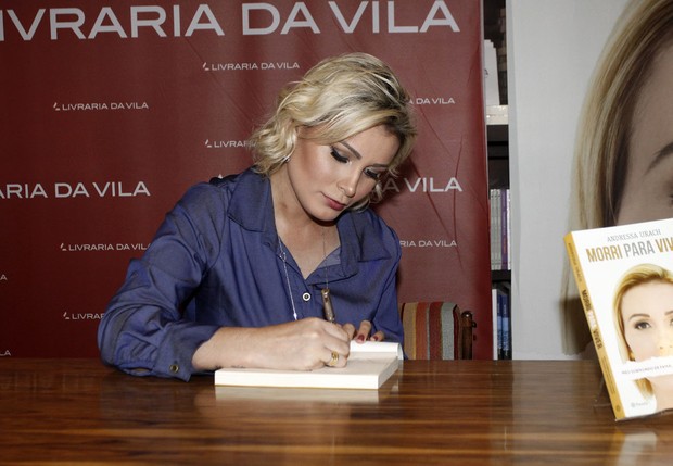 EGO - FÃ£s fazem fila no lanÃ§amento de biografia de Andressa Urach em ...