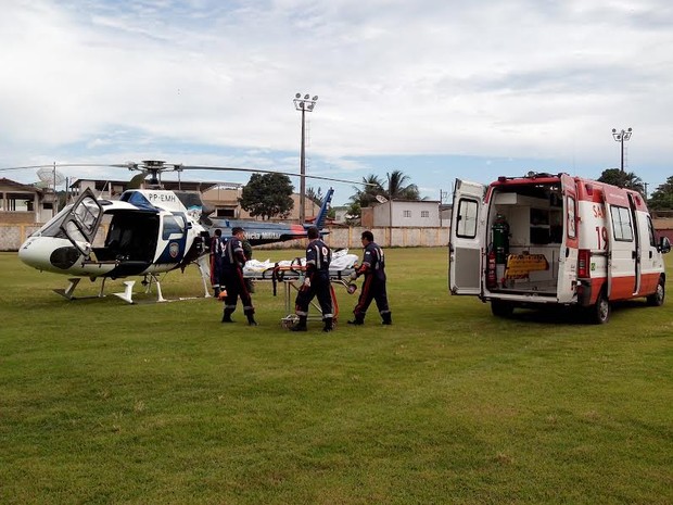 Menino que caiu em banana boat foi resgatado por helicóptero (Foto: Divulgação/ PMES)