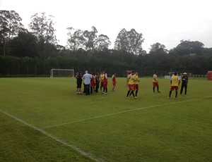 São Paulo treino Cotia lesão Paulo Miranda (Foto: Marcelo Prado)