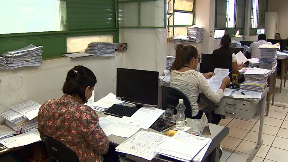 Funcionários do Hospital de Câncer trabalharam sem computadores nesta terça-feira em Barretos, SP (Foto: Chico Escolano/EPTV)