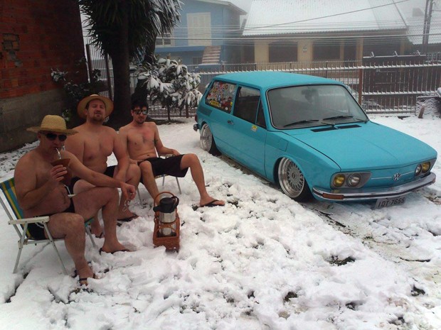 Família Honnef enfrentou o frio e tirou foto em Caxias do Sul (Foto: Arquivo pessoal)