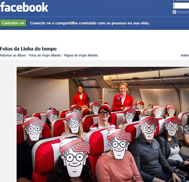 Passageiros com máscara do personagem de "Onde está Wally?", símbolo de campanha da companhia áerea Virgin Atlantic (Foto: Reprodução/Facebook)