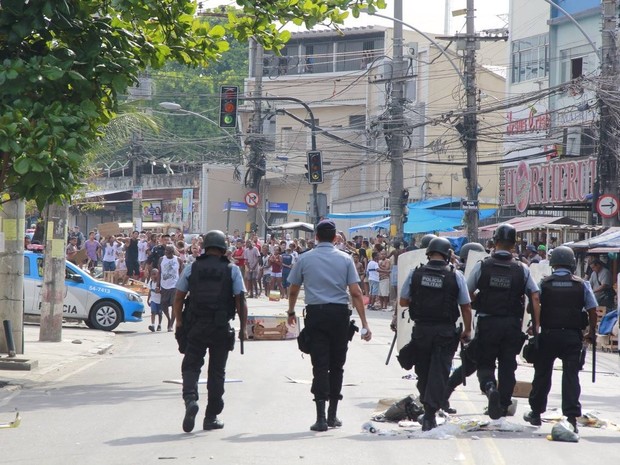 G Protesto De Moradores Interdita Via Do Alem O Na Zona Norte Do