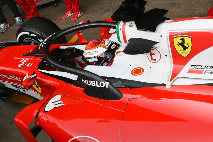 Kimi Raikkonen Pré-temporada 2016 F1 Circuito da Catalunha Proteção de cabeça (Foto: Getty Images)