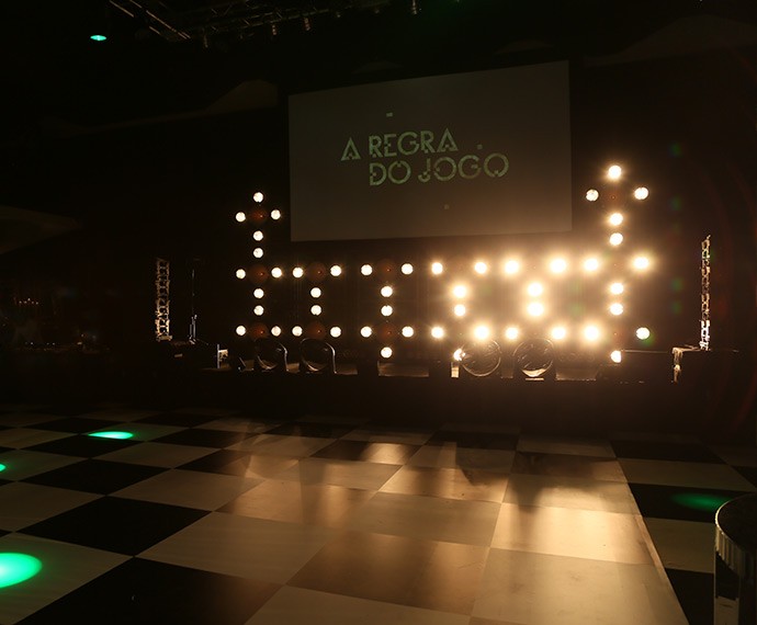 O palco iluminado vai receber a apresentação do grupo Dream Team do Passinho (Foto: Isabella Pinheiro/Gshow)