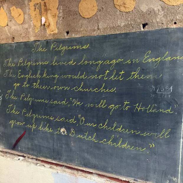 Imagens das lições foram postadas pela escola no Twitter. (Foto: Divulgação/Reprodução/Twitter)