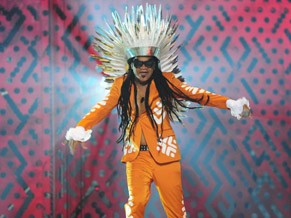 Carlinhos Brown, o mestre de cerimônia da rapsódia africana do Criança Esperança (Foto: TV Globo)