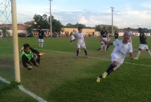 Wellington marca primeiro gol do Paraíso contra o São José (Foto: Edson Reis/GloboEsporte.com)