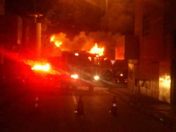 Incêndio que atingiu posto da PM de Santa Maria, no DF (Foto: Radar Santa Maria/Divulgação)