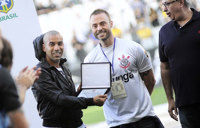 emerson sheik corinthians homenagem (Foto: Marcos Ribolli) emerson sheik corinthians homenagem (Foto: Marcos Ribolli)