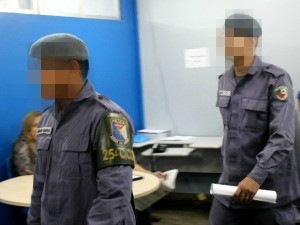 Policiais militares foram presos para proteger vítimas, segundo a polícia (Foto: Diego Toledano/G1 AM)