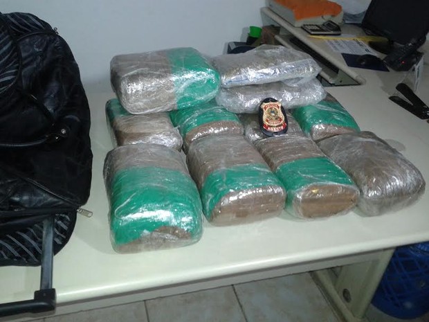 Maconha do tipo skank apreendida em embarcação pelos agentes da Polícia Federal (Foto: Divulgação/Polícia Federal)