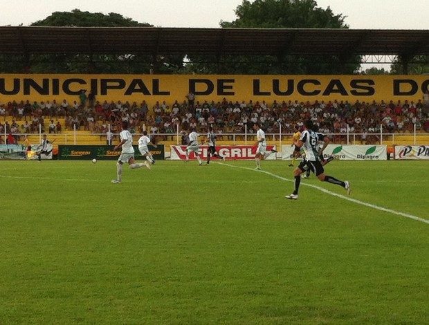 Treze vence Luverdense e se garante na Série C do Brasileirão em 2013 (Foto: Lucas de Senna/Globoesporte.com) Treze vence Luverdense e se garante na Série C do Brasileirão em 2013 (Foto: Lucas de Senna/Globoesporte.com)
