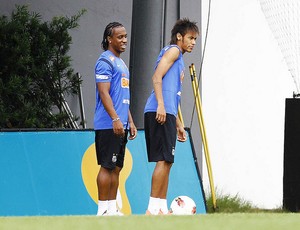 Arouca e Neymar em treino do Santos (Foto: Ricardo Saibun/Divulgação Santos FC)