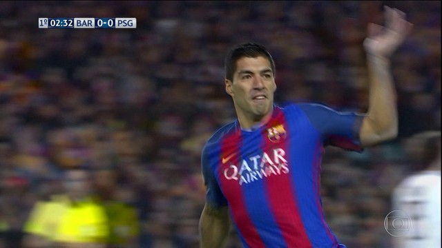 <p>
 <span class="msg"><strong>Rafinha faz o cruzamento da direita, Marquinhos cabeceia para tr&aacute;s, Verratti vacila, e Luis Su&aacute;rez toca de cabe&ccedil;a por cima de Trapp para abrir o placar. Meunier ainda tenta salvar, mas a tecnologia mostra que a bola j&aacute; tinha passado da linha do gol.<br />
 </strong></span></p>
