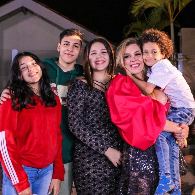 Simony com os filhos (Foto: Thiago Duran/AgNews) Simony com os filhos (Foto: Thiago Duran/AgNews)
