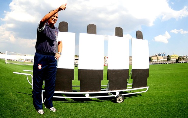 Tite entrevista Corinthians (Foto: Marcos Ribolli / Globoesporte.com)