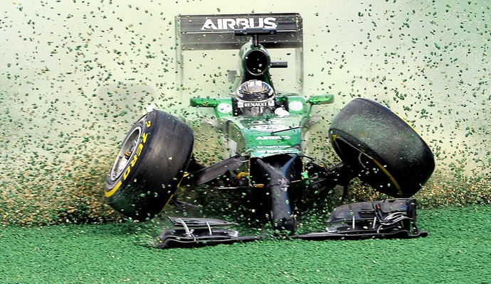 Kobayashi acidente GP Austrália (Foto: AFP) Kobayashi acidente GP Austrália (Foto: AFP)