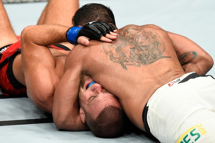 Michel Trator x Mads Burnell UFC Roterdã (Foto: Getty Images)
