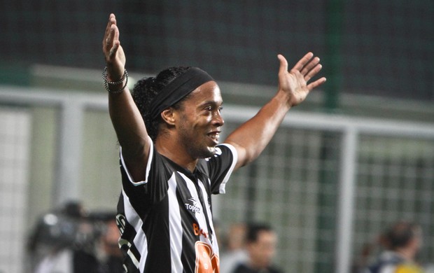 Evair diz ter restrições quanto a Ronaldinho, mas Marcos faria aposta