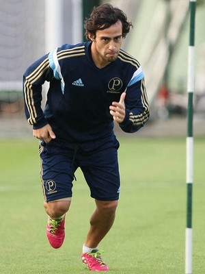 Com Valdivia e Wesley, Palmeiras faz treino físico na Academia de Futebol