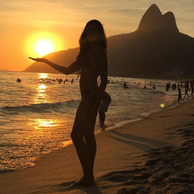 Daniella Sarahyba na praia de Ipanema, Zona Sul do Rio (Foto: Instagram/ Reprodução)